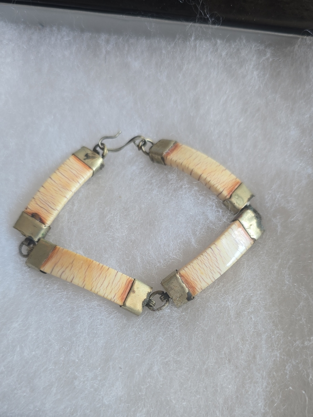 Handcrafted Cream Shell Link Bracelet